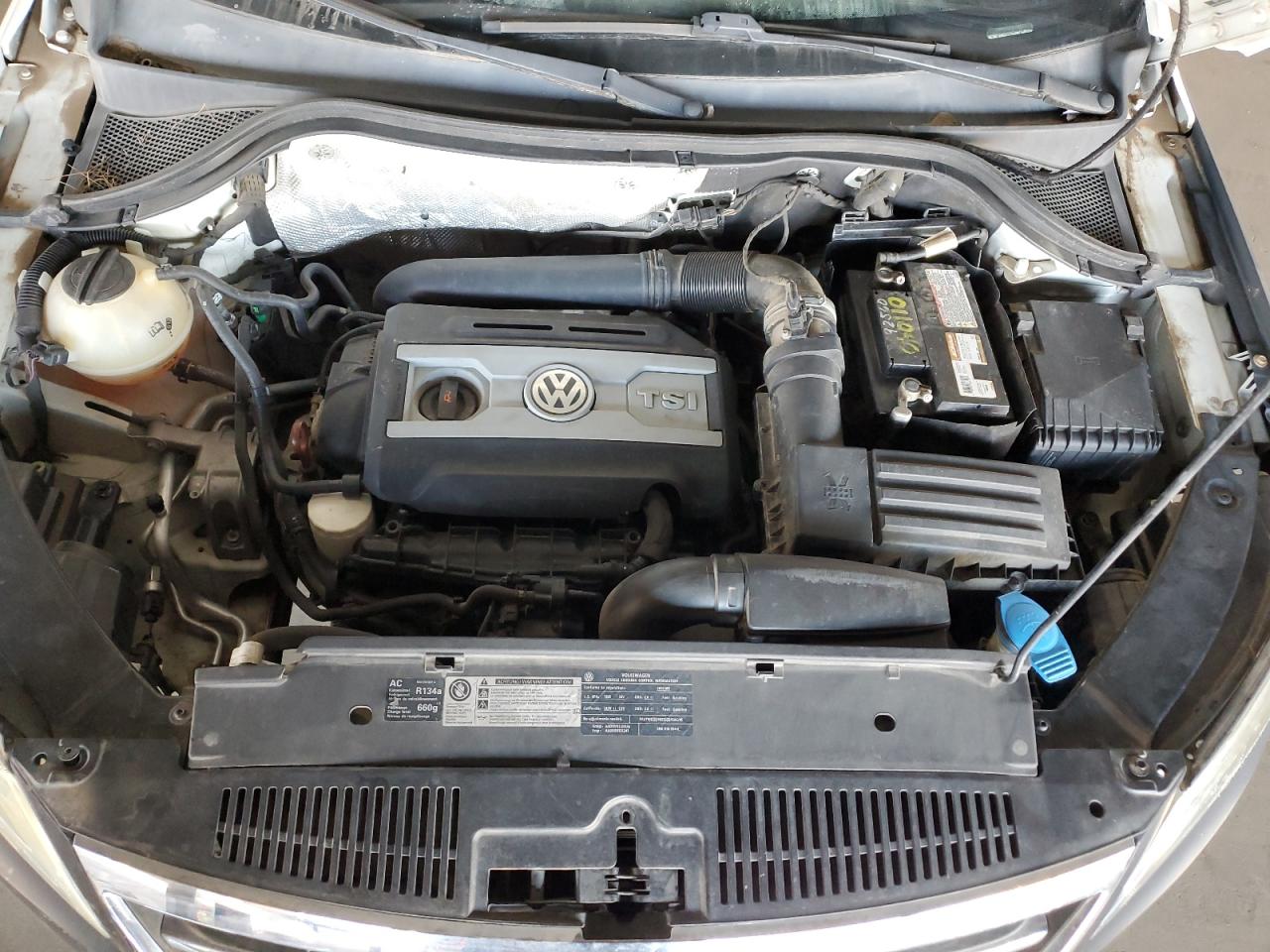 2010 Volkswagen Tiguan - Image 11