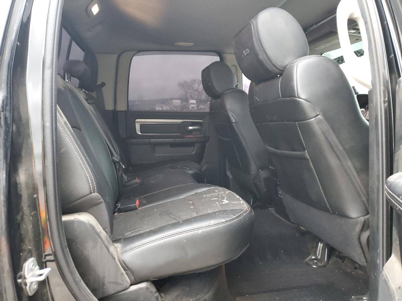 2015 RAM 1500 - Image 10