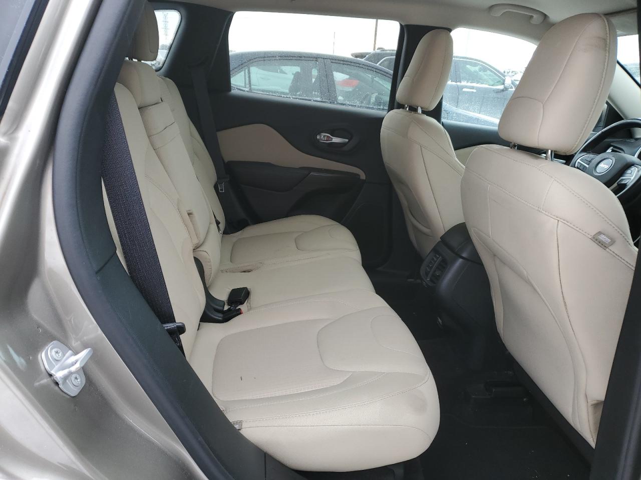 2016 Jeep Grand Cherokee - Image 11