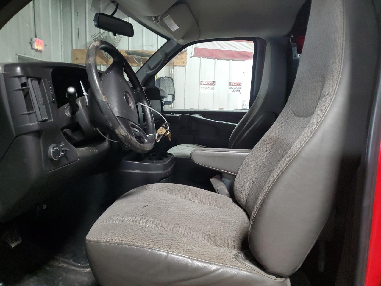 2015 GMC Savana - Image 7
