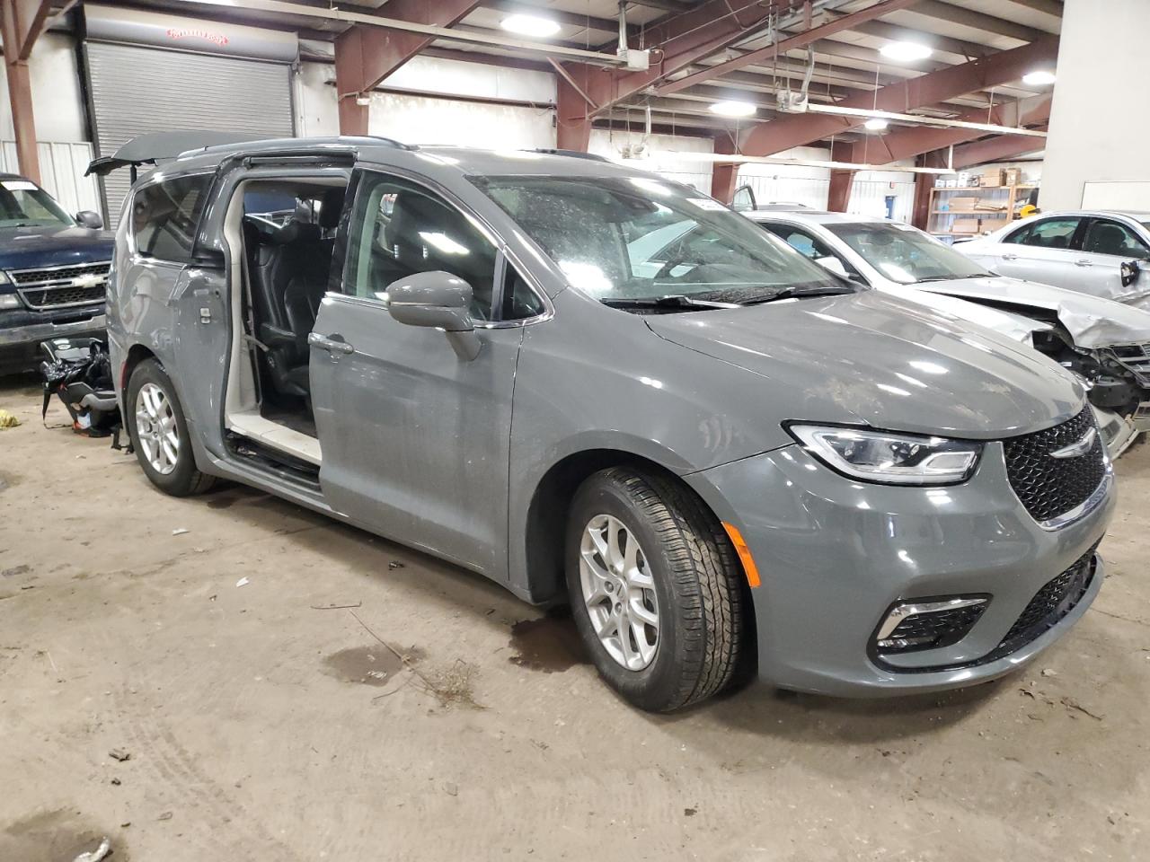 2022 Chrysler Pacifica - Image 4