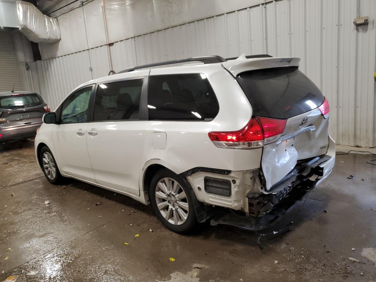 2011 Toyota Sienna - Image 2