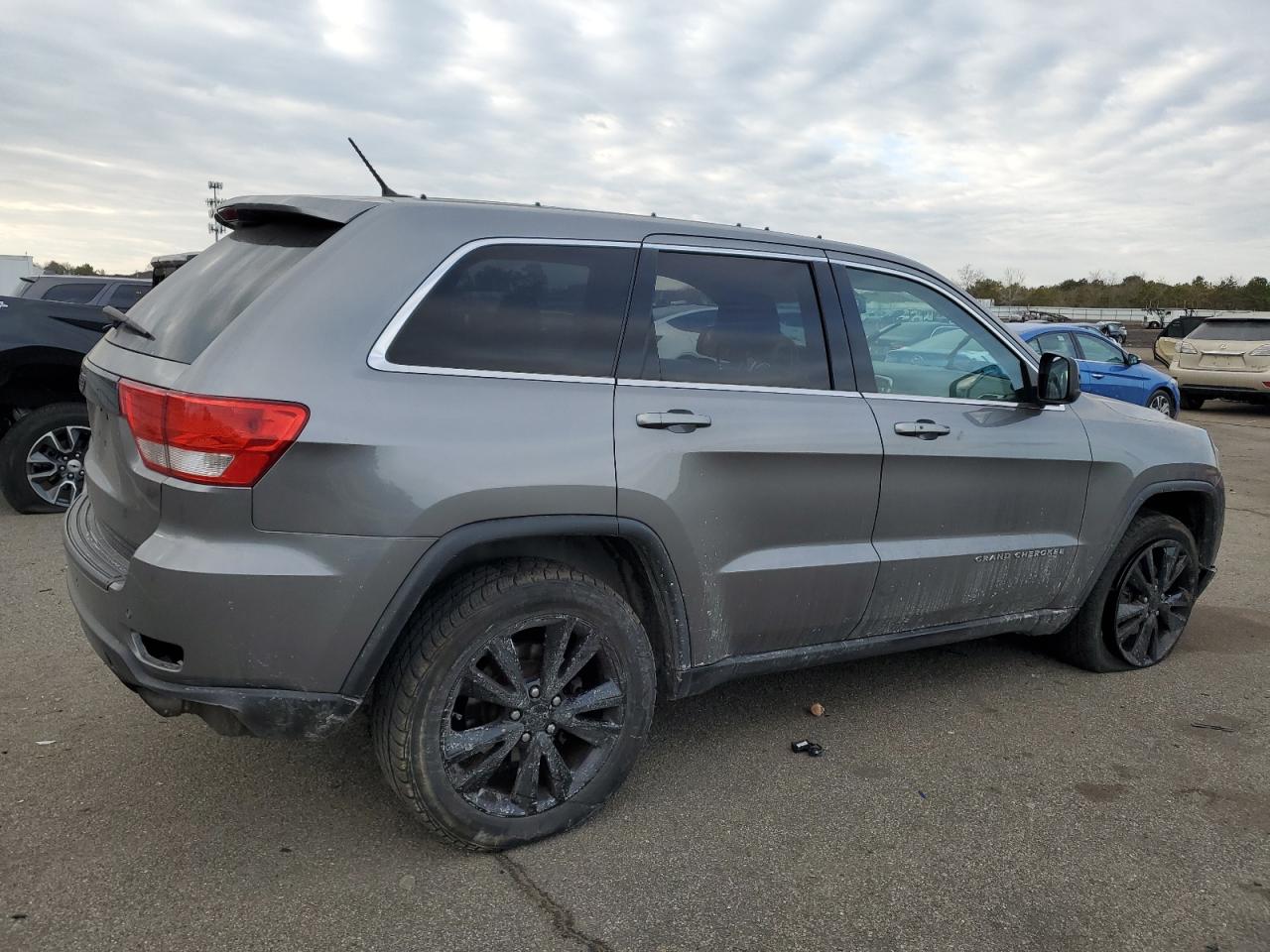 2013 Jeep Grand Cherokee - Image 3
