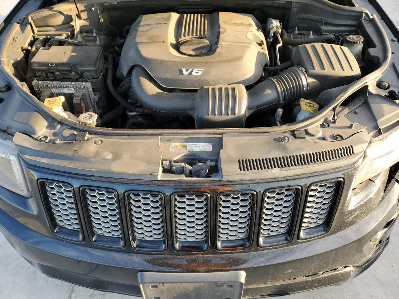 2015 Jeep Grand Cherokee - Image 12