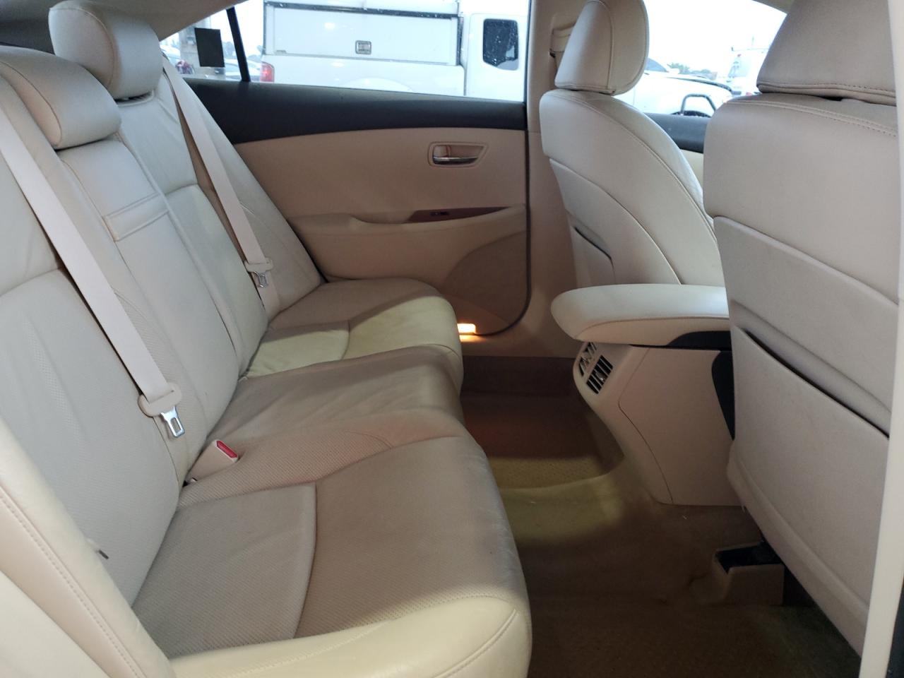 2010 Lexus ES - Image 10