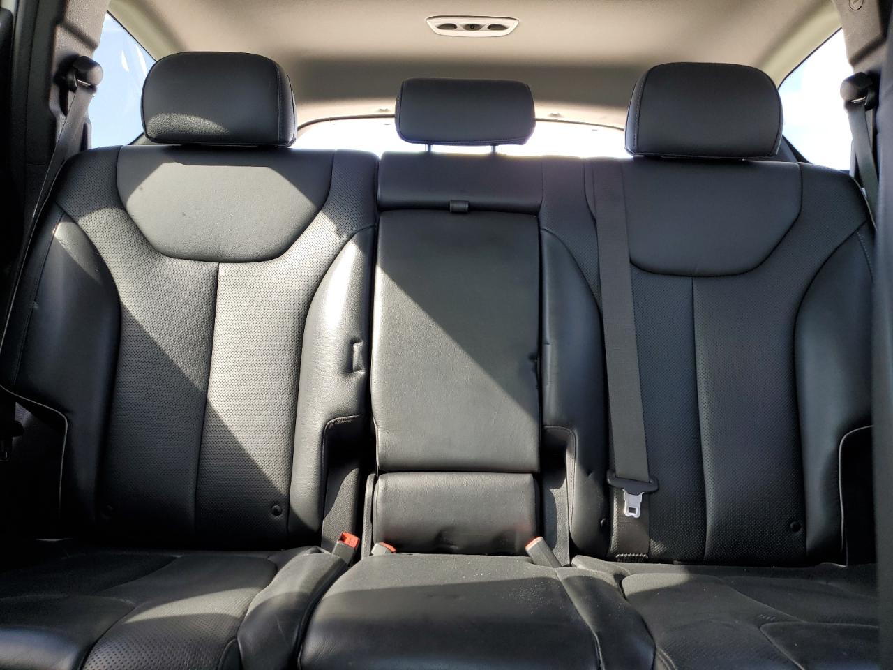 2021 Hyundai Santa Fe - Image 10