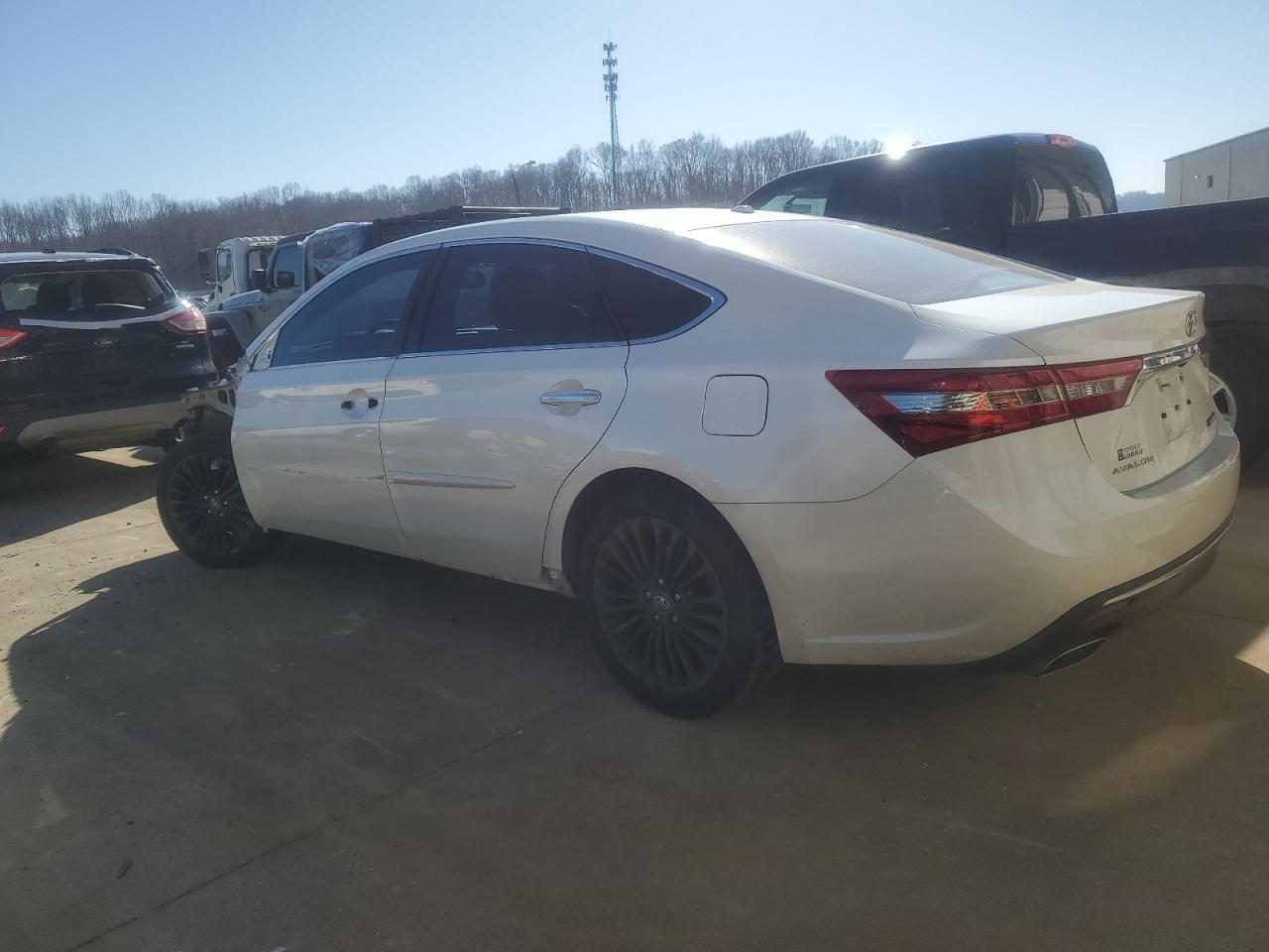 2016 Toyota Avalon - Image 2