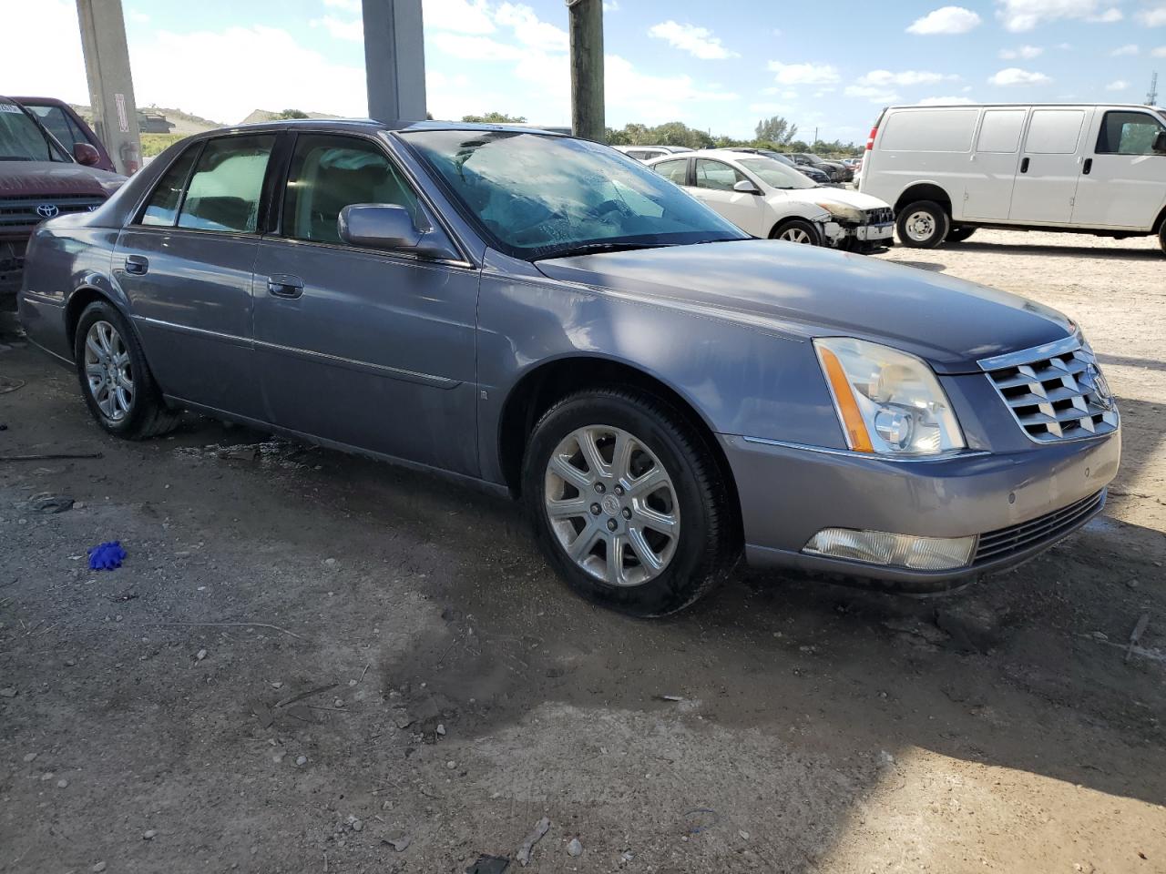 2008 Cadillac DTS - Image 4
