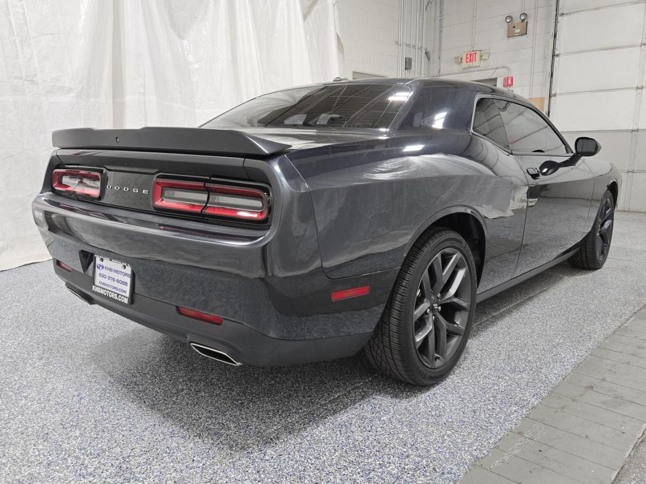 2019 Dodge Challenger - Image 4
