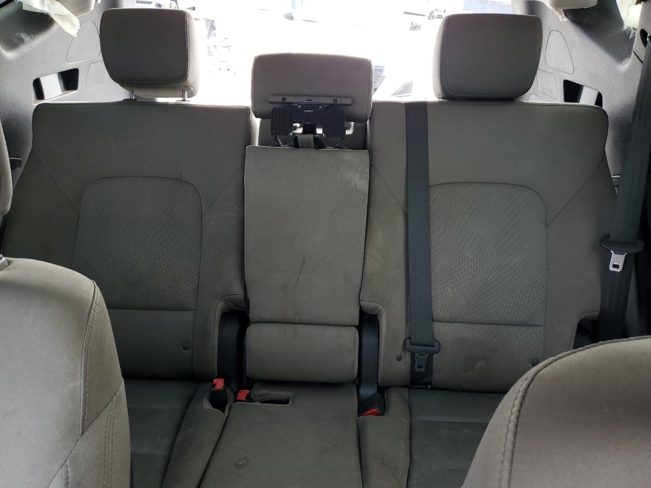 2013 Hyundai Santa Fe - Image 10
