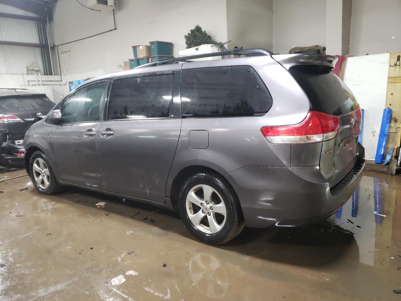 2012 Toyota Sienna - Image 2