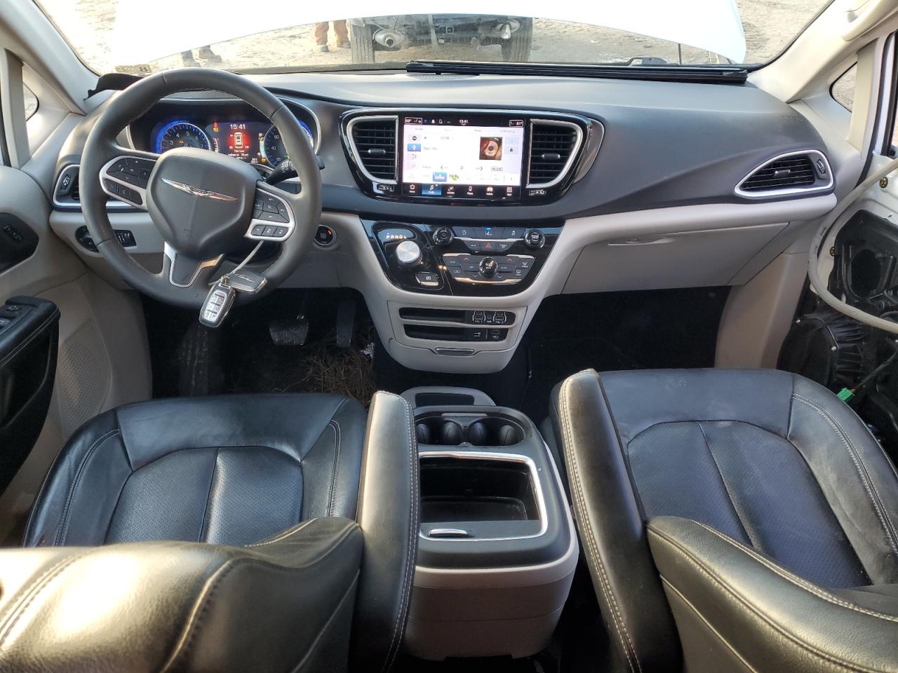 2022 Chrysler Pacifica - Image 8