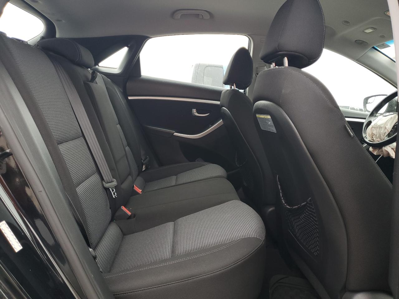 2016 Hyundai Elantra - Image 10