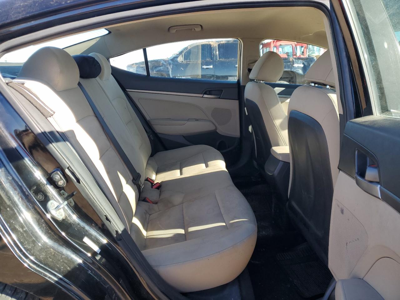 2018 Hyundai Elantra - Image 10