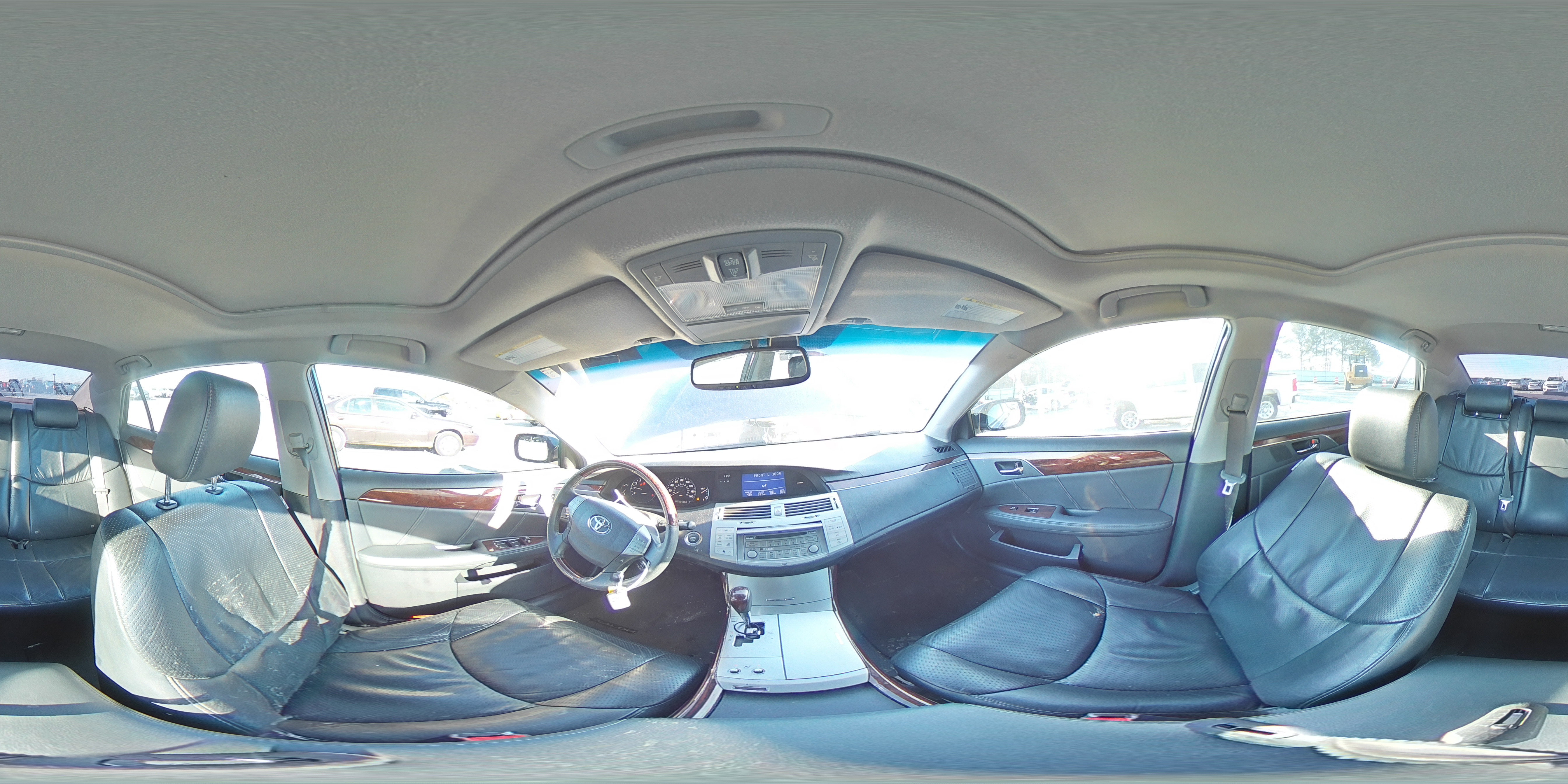 2010 Toyota Avalon - Image 13