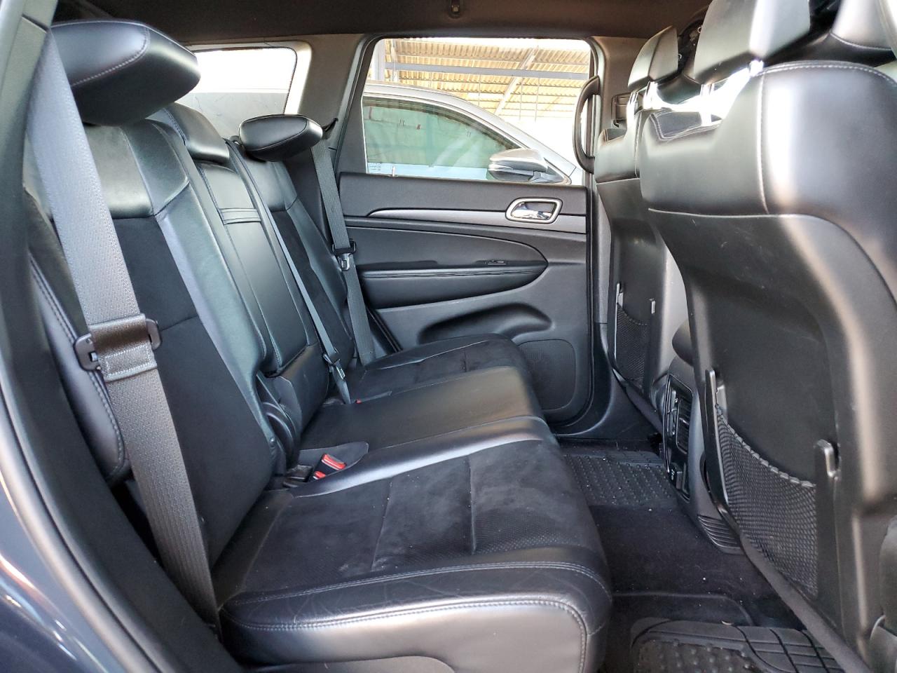 2017 Jeep Grand Cherokee - Image 11