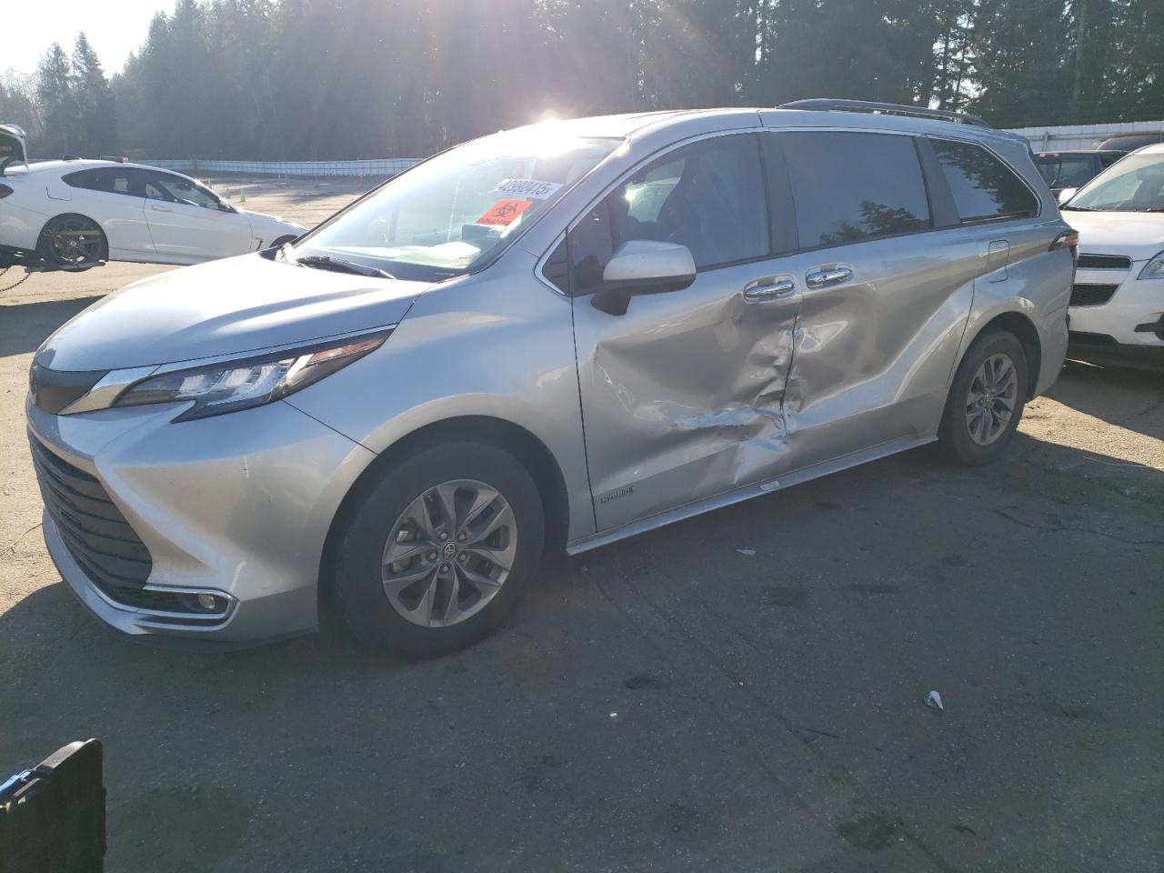 2021 Toyota Sienna - Image 1