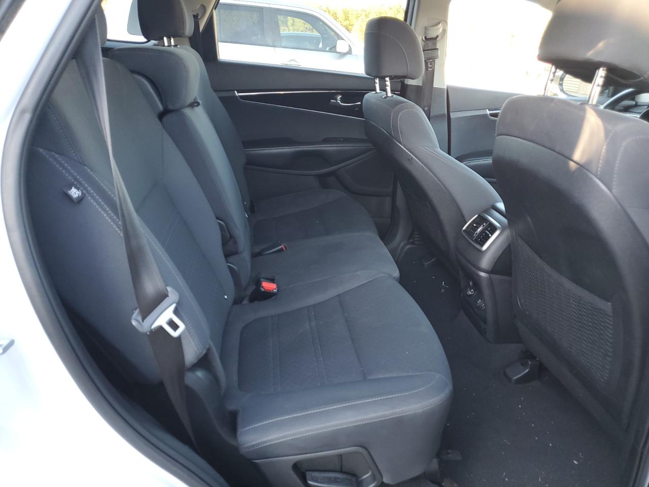 2017 Kia Sorento - Image 10