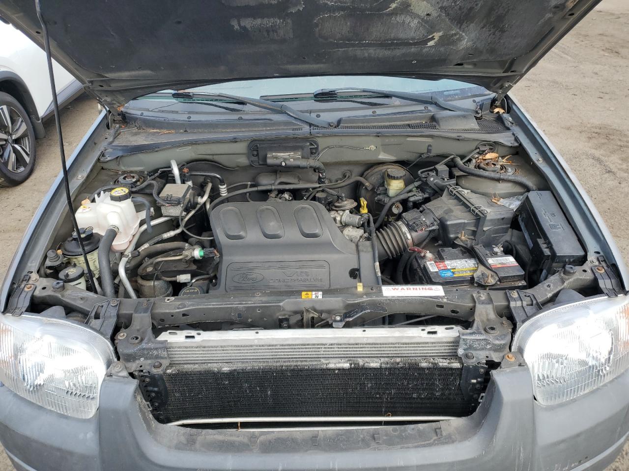 2004 Ford Escape - Image 12