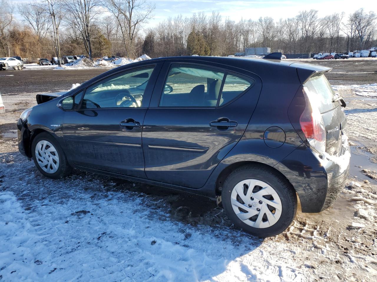 2016 Toyota Prius - Image 2