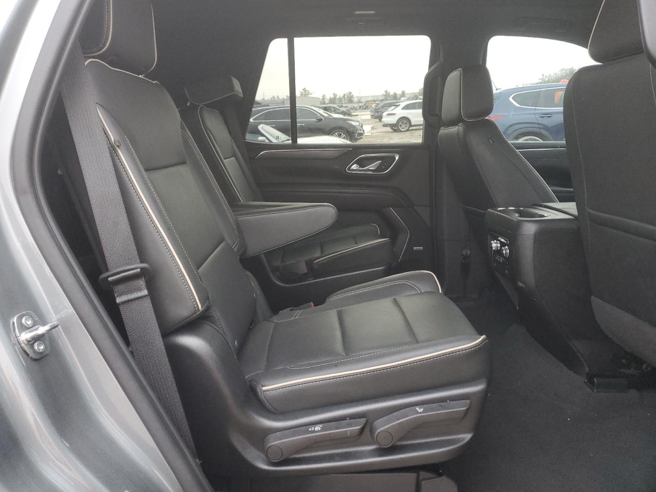 2022 GMC Yukon - Image 11
