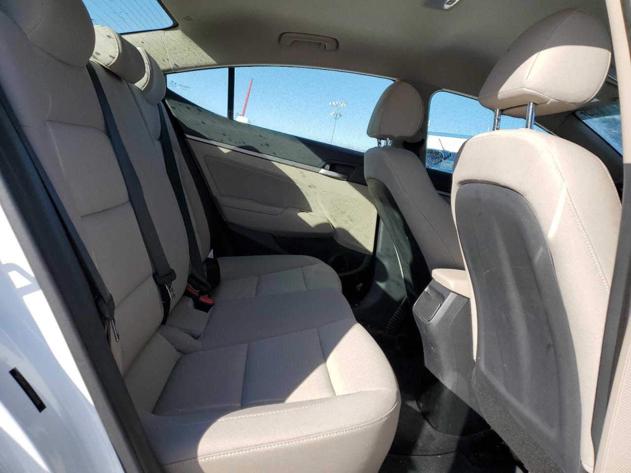 2017 Hyundai Elantra - Image 10