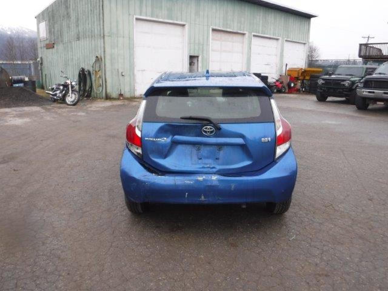 2015 Toyota Prius - Image 6