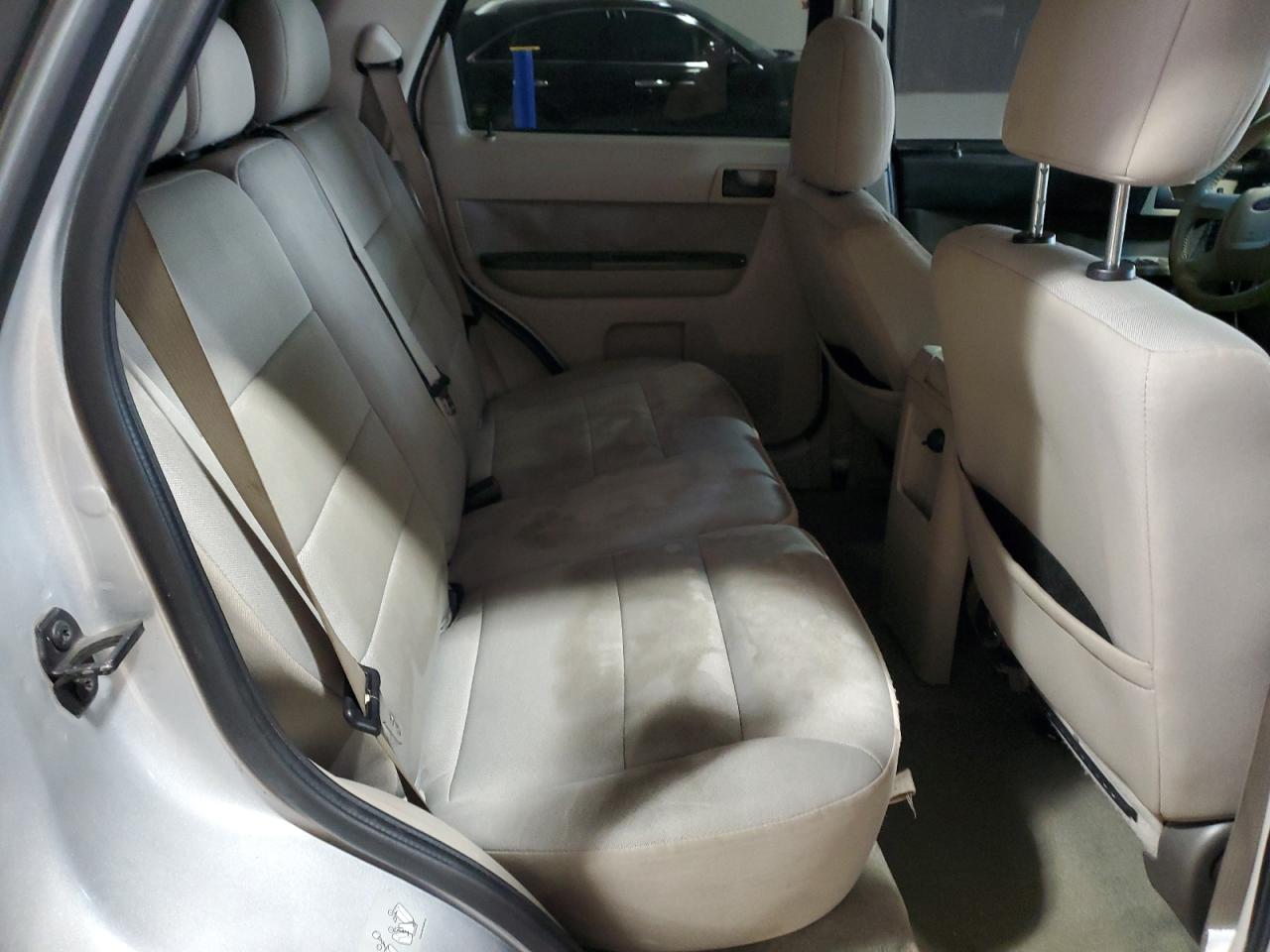 2010 Ford Escape - Image 11