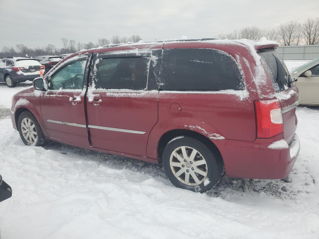 2013 Chrysler Town & Country - Image 2
