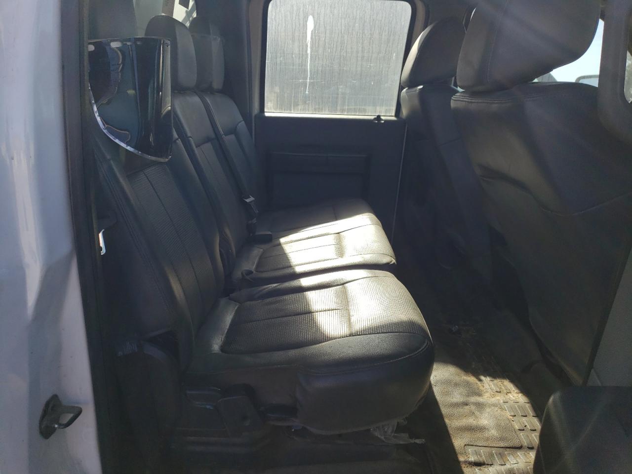 2015 Ford F550 - Image 10