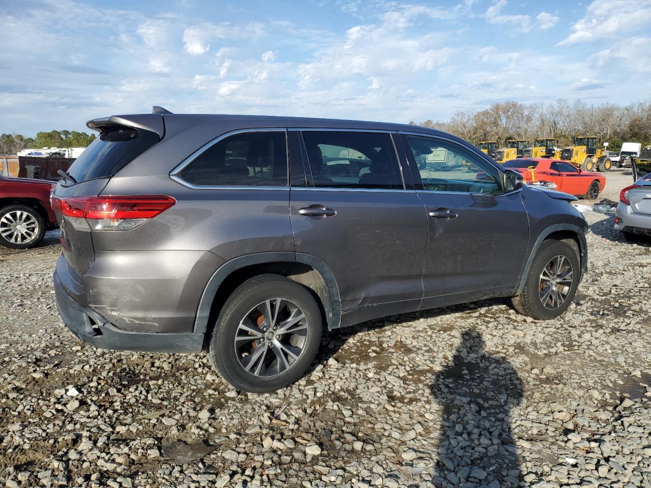 2017 Toyota Highlander - Image 3