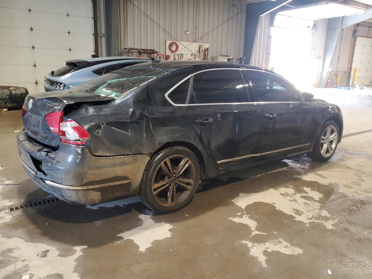 2015 Volkswagen Passat - Image 3
