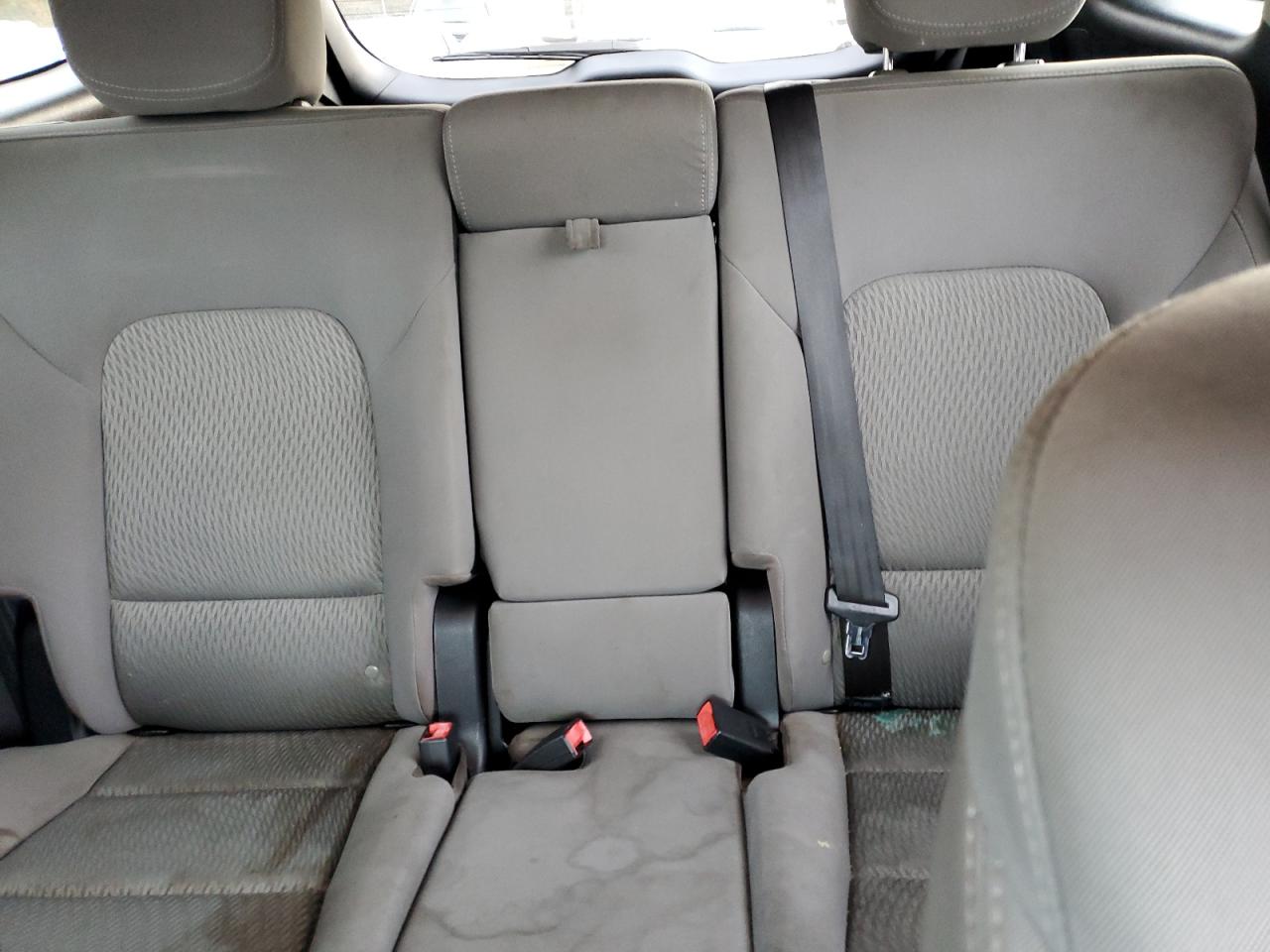 2016 Hyundai Santa Fe - Image 10
