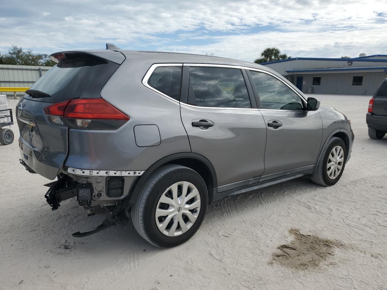2018 Nissan Rogue - Image 3