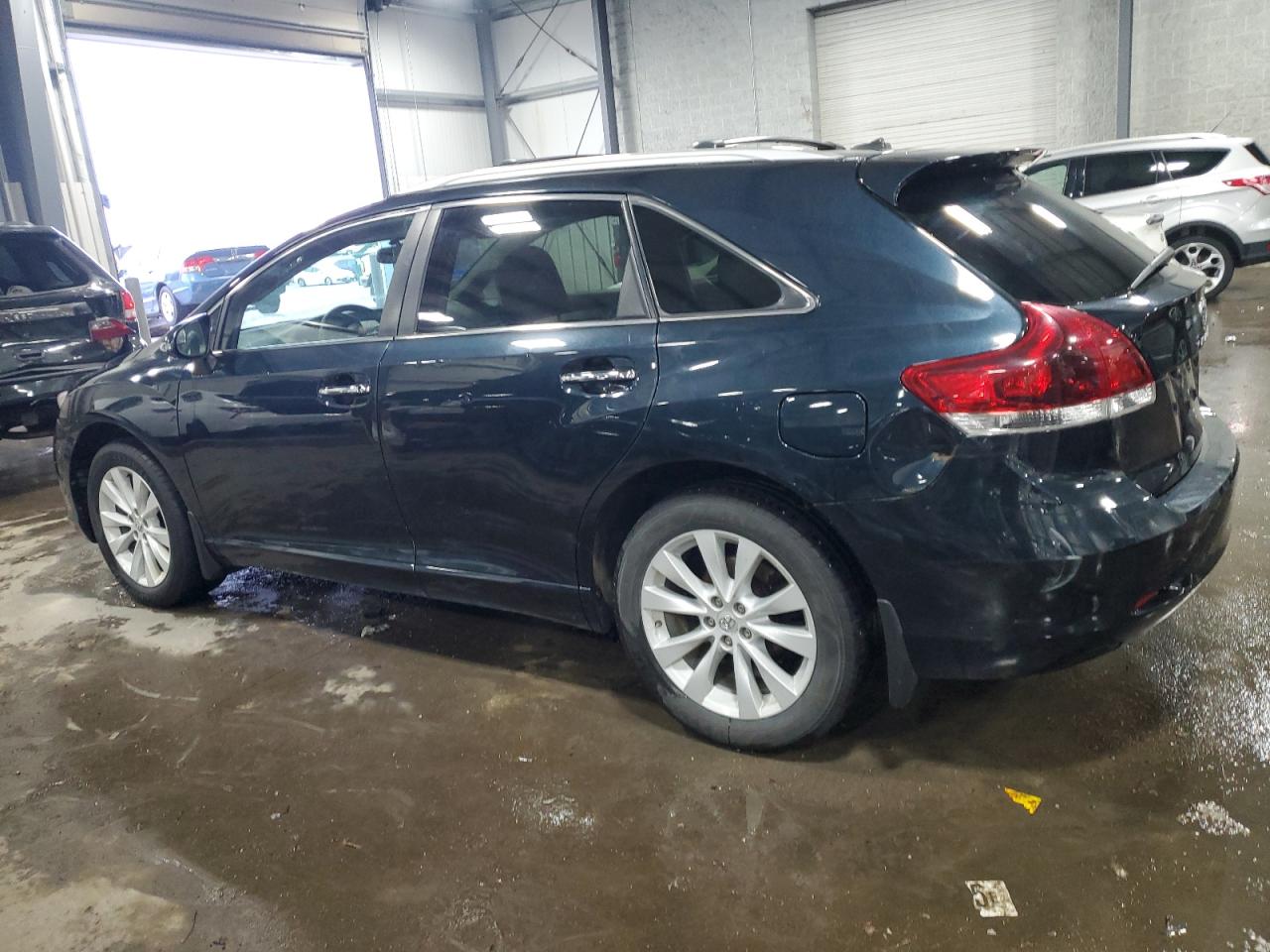 2015 Toyota Venza - Image 2