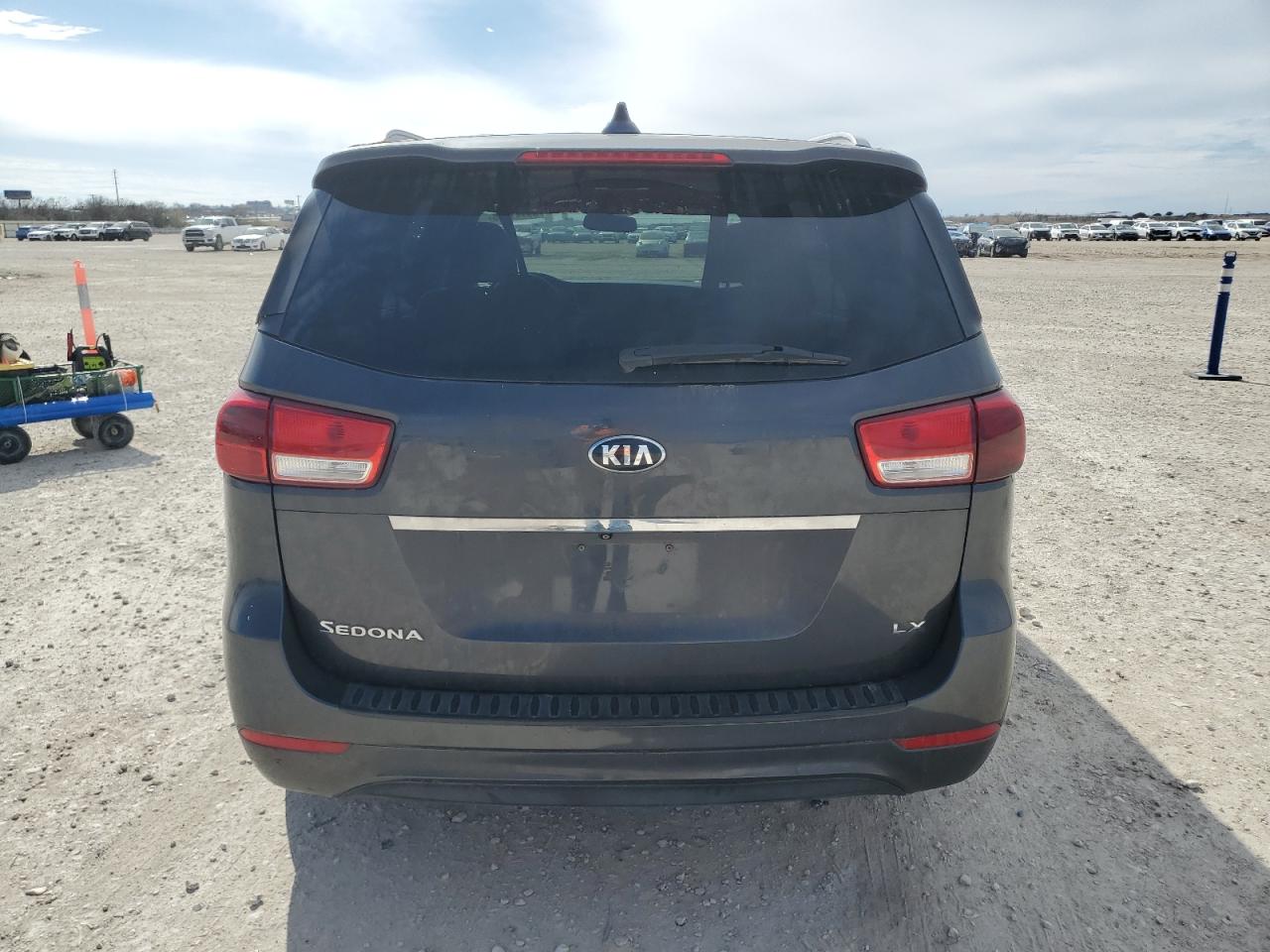 2015 Kia Sedona - Image 6