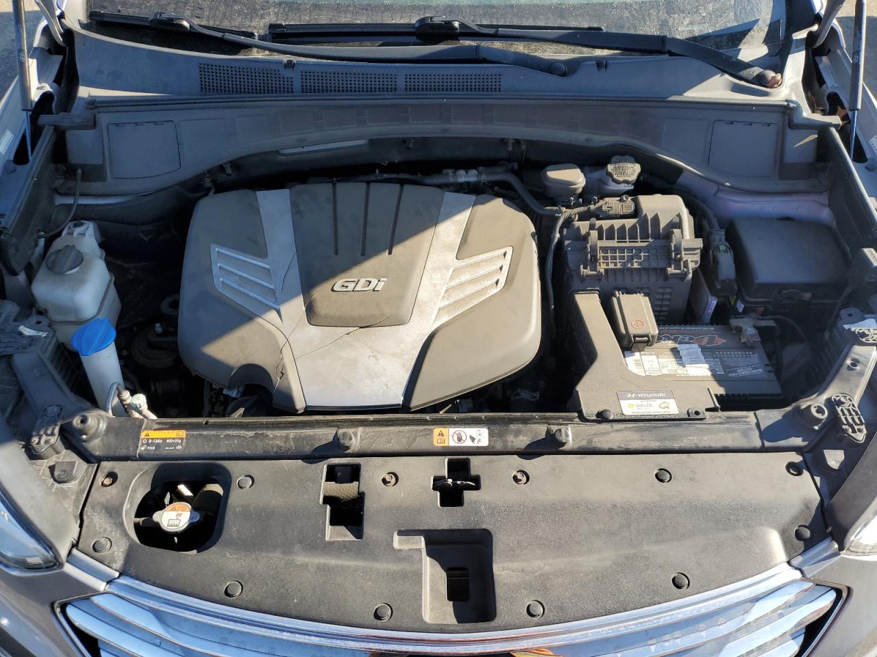 2016 Hyundai Santa Fe - Image 12