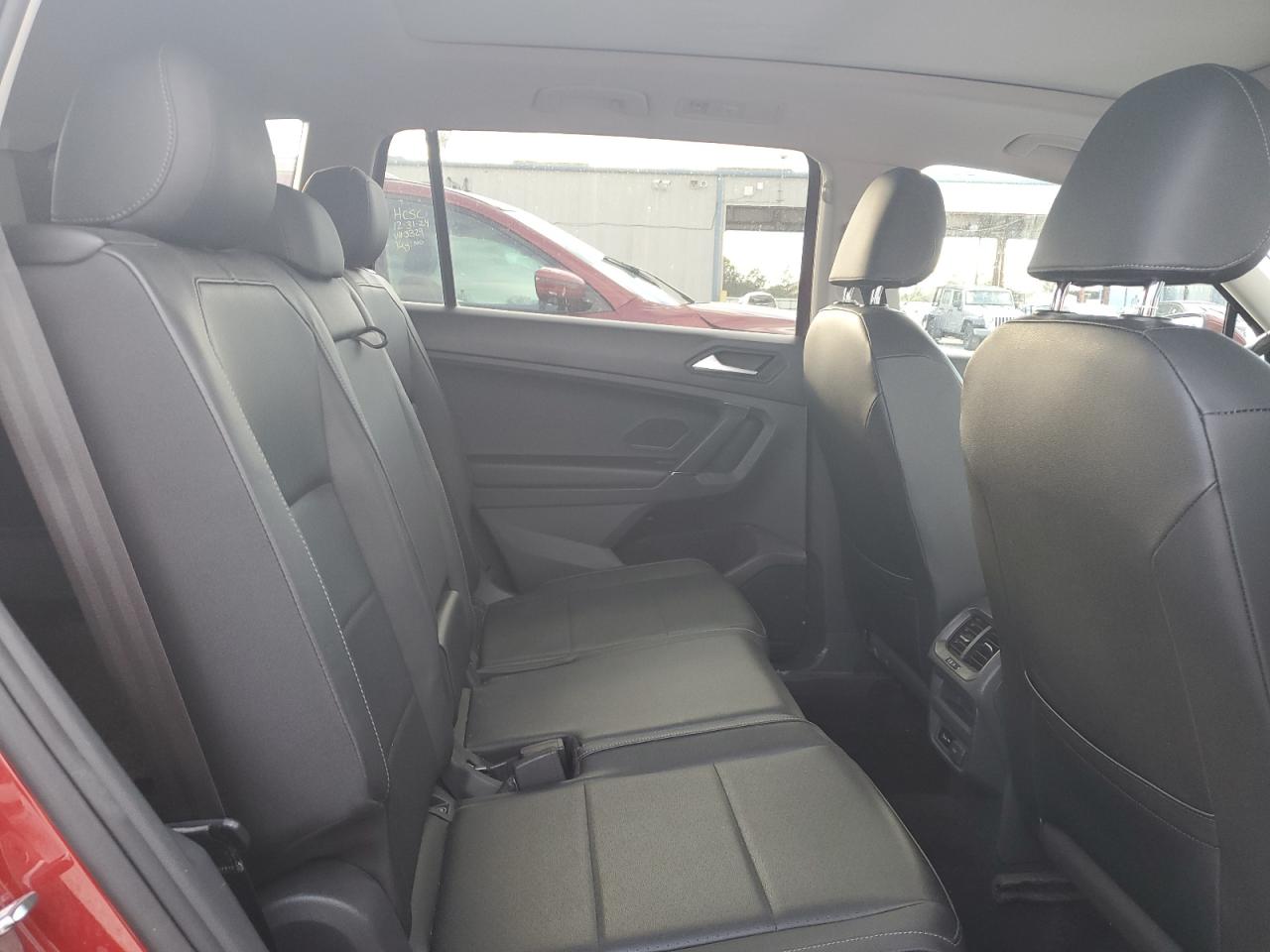 2020 Volkswagen Tiguan - Image 11