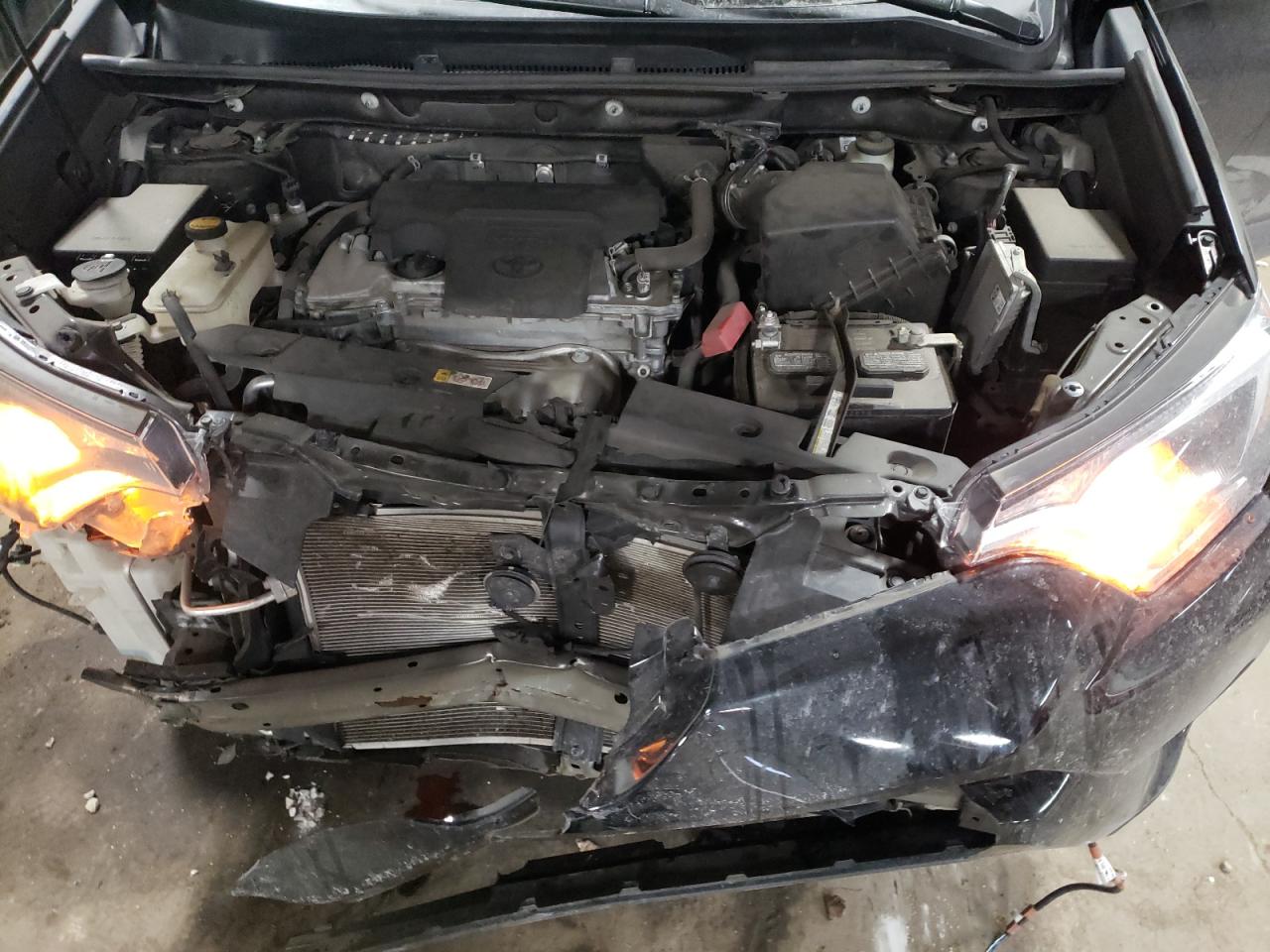 2018 Toyota RAV 4 - Image 12