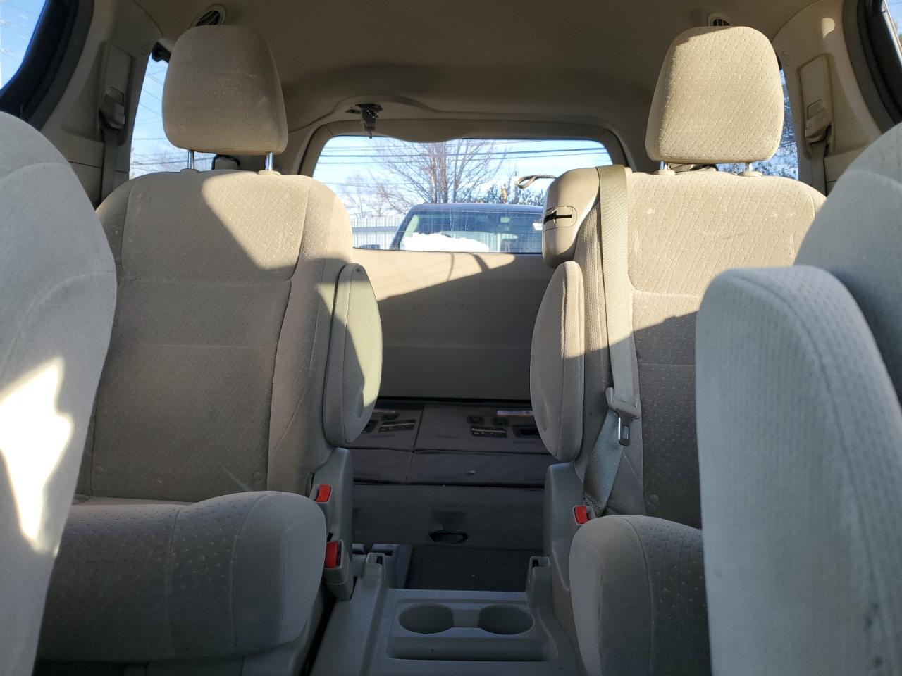 2015 Toyota Sienna - Image 10