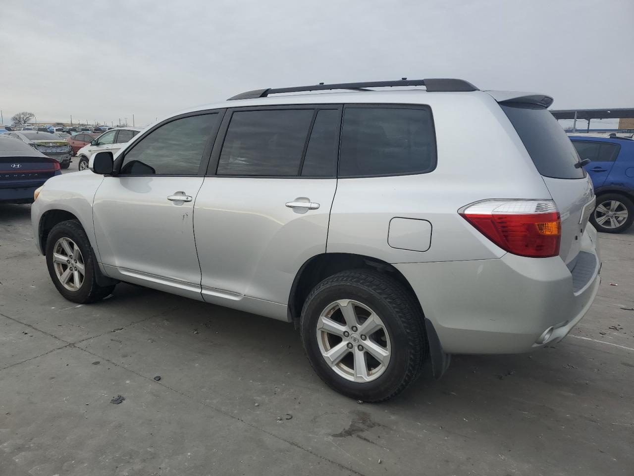 2010 Toyota Highlander - Image 2