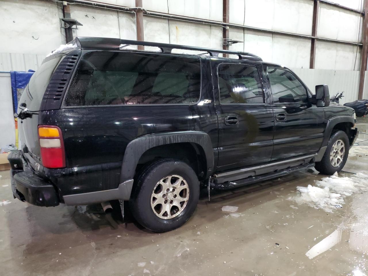 2003 Chevrolet Suburban - Image 3