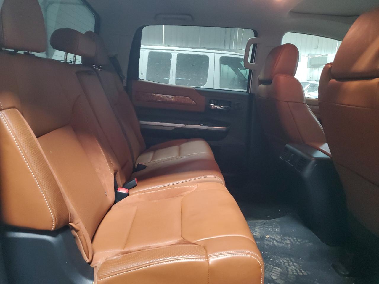 2015 Toyota Tundra - Image 11