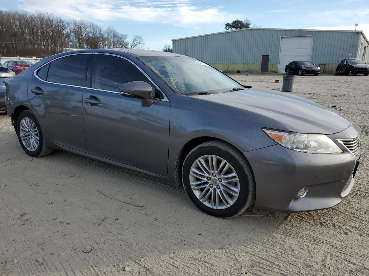 2015 Lexus ES - Image 4