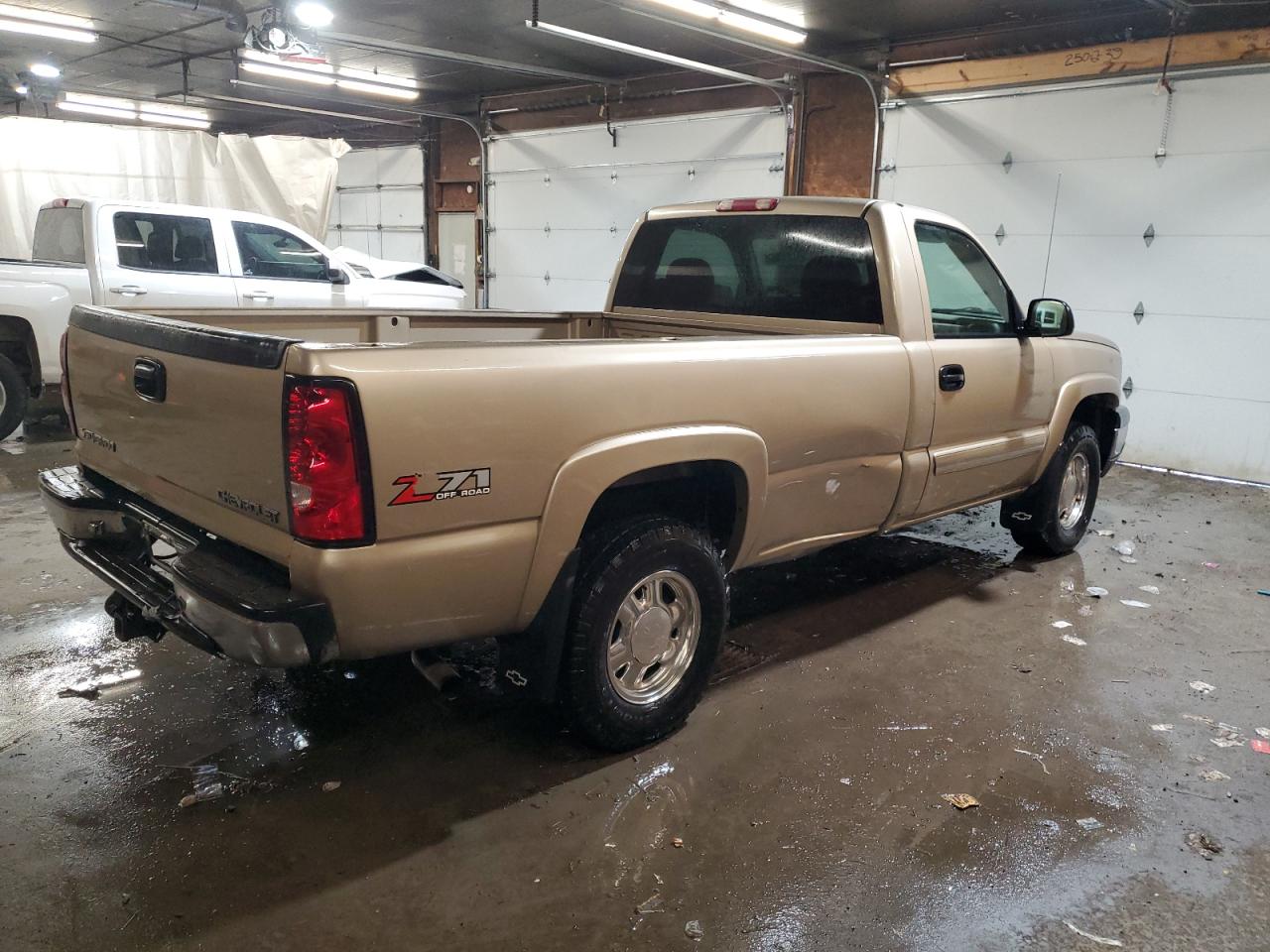 2004 Chevrolet Silverado - Image 3