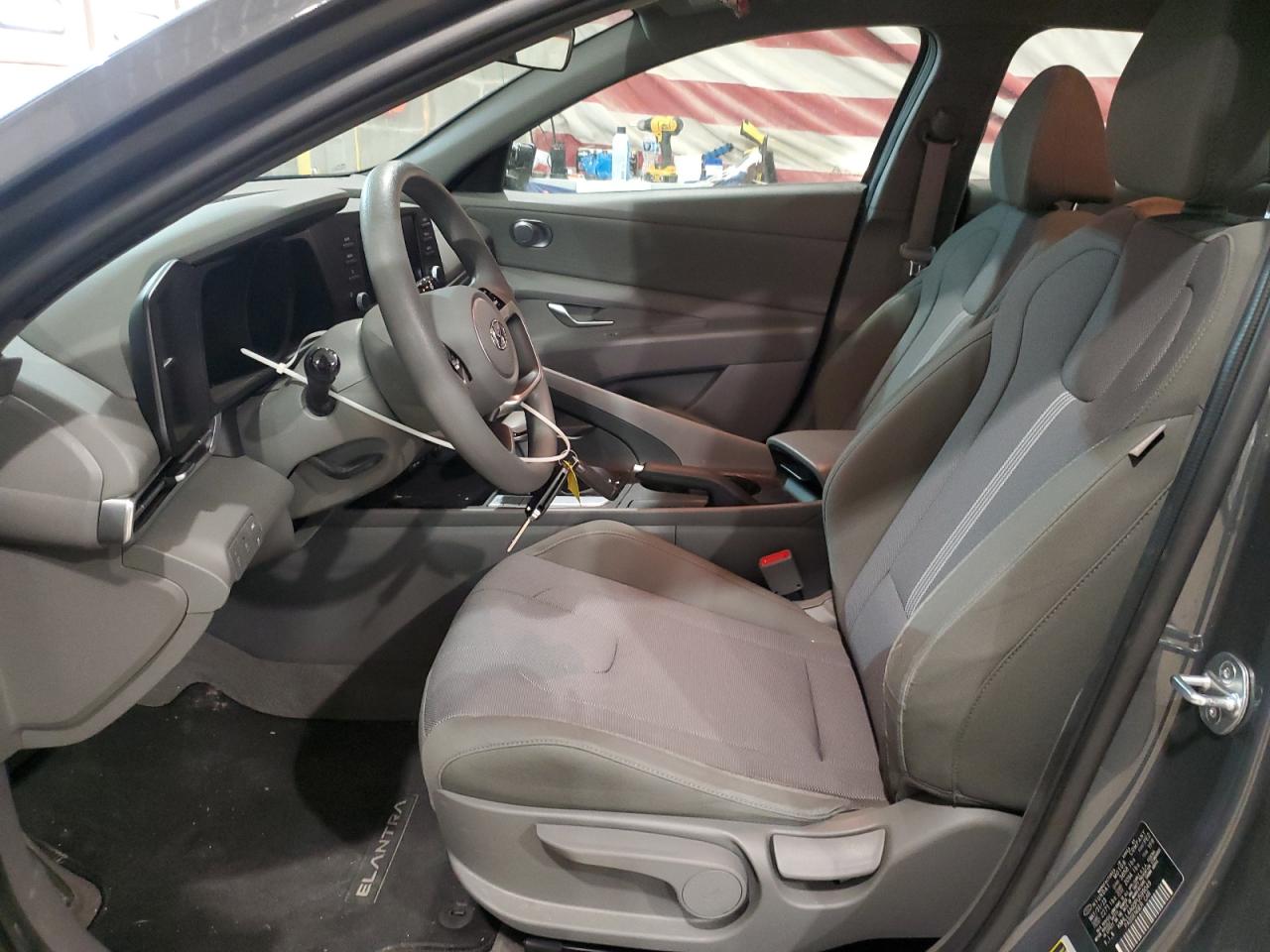 2023 Hyundai Elantra - Image 7