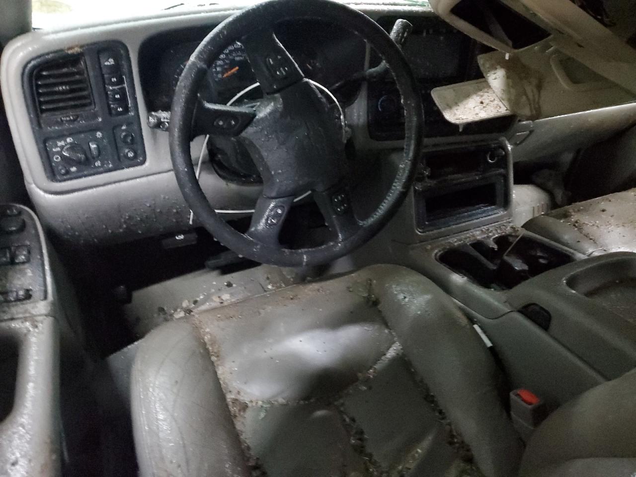 2004 Chevrolet Silverado - Image 8