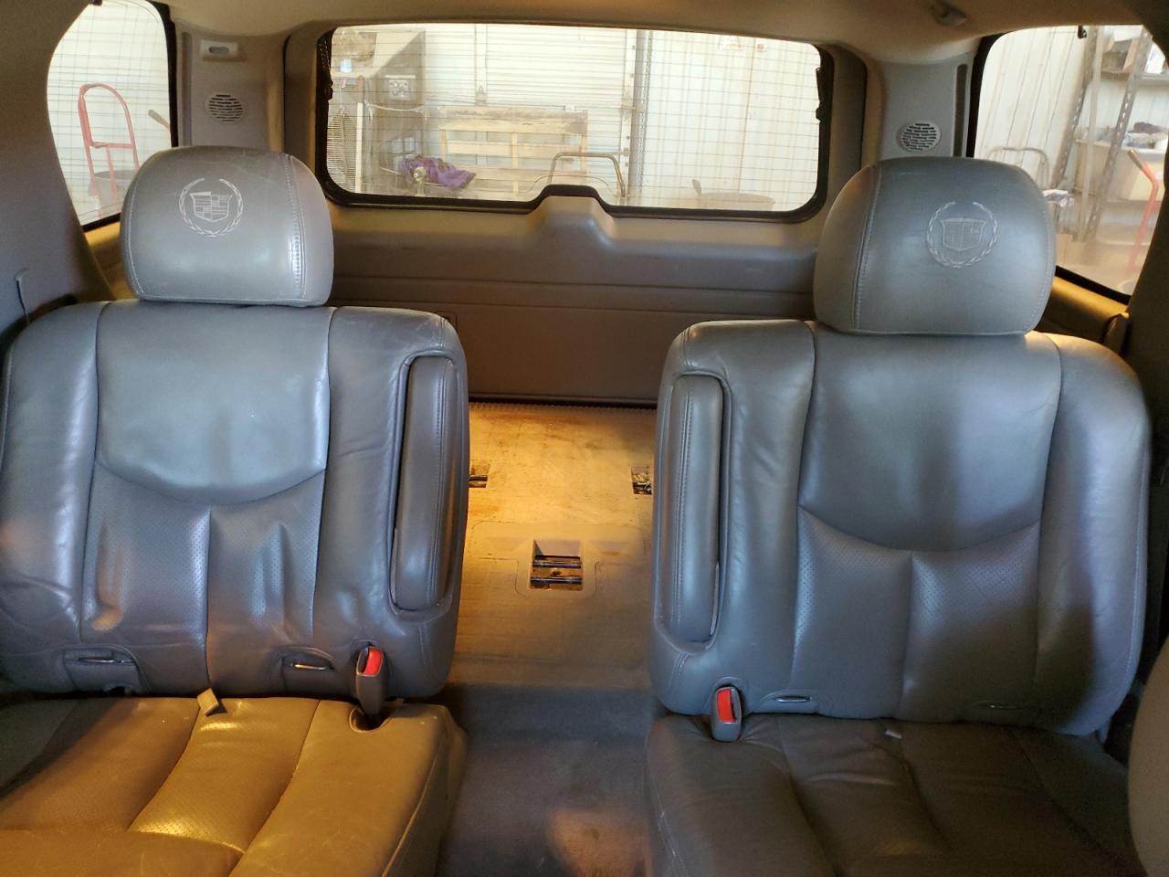 2006 Cadillac Escalade - Image 10