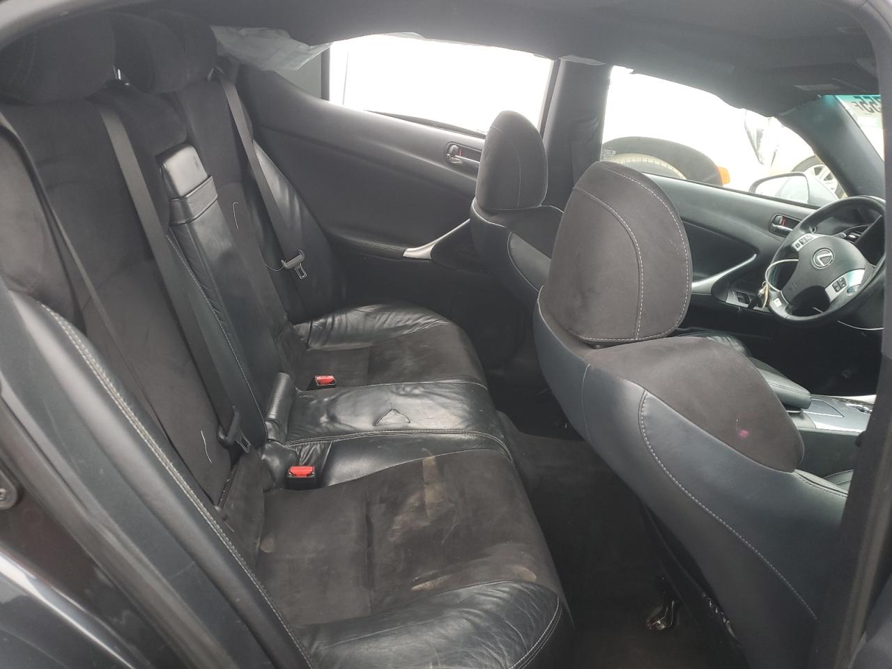 2011 Lexus IS - Image 10