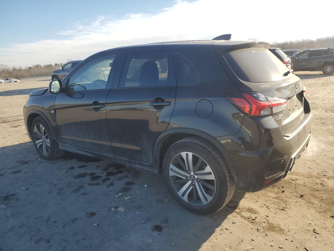 2020 Mitsubishi Outlander - Image 2